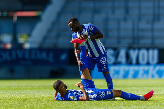 IFK Göteborgs Nzuzi Toko stretchar Kristopher Da Graca