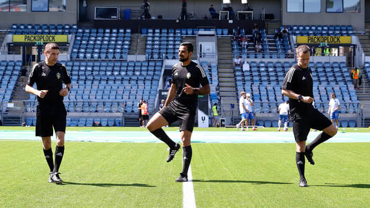 assisterande domare Johan Thalin, domare Mohammed Al-Hakim