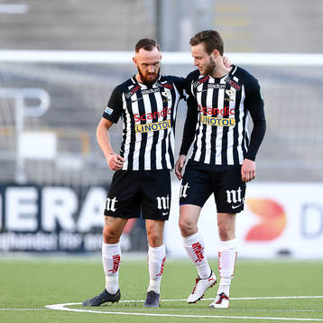 Jubel efter mål 1-0 av Sylvias Niklas Söderberg intill Max Olsson