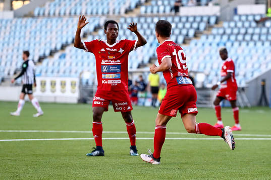 Jubel efter mål 1-1 av Luleås Patrik Pettersen