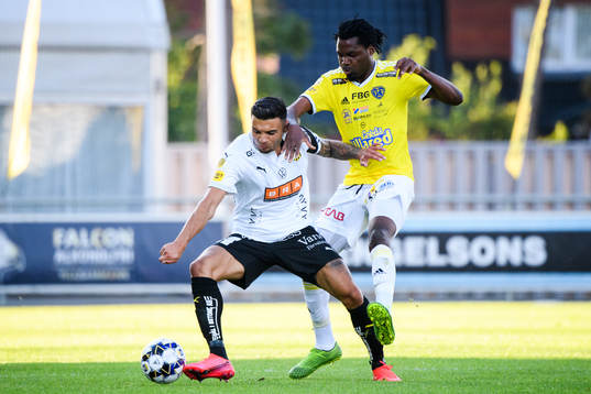 Häckens Ahmed Yasin och Falkenbergs Kwame Kizito