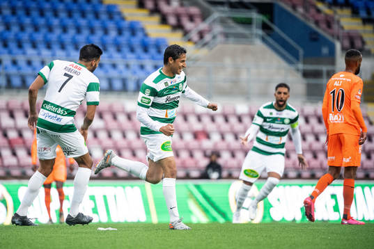 Västerås Ahmed Awad jublar efter 0-1