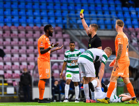 AFC Eskilstunas Abdel Rhamane Khalil Diarra får en varning