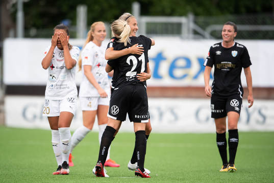 Göteborgs Emma Kullberg jublar efter att ha gjort 2-0