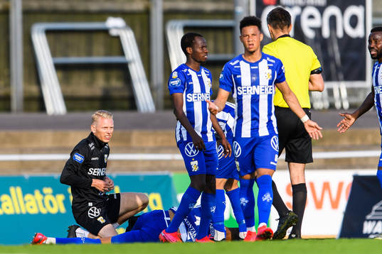 IFK Göteborgs Kristopher Da Graca ligger ner och har ont