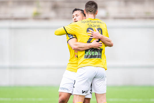 Lunds Gustav Hillstedt och Oliver Stojanovic Fredin jublar efter 2-0