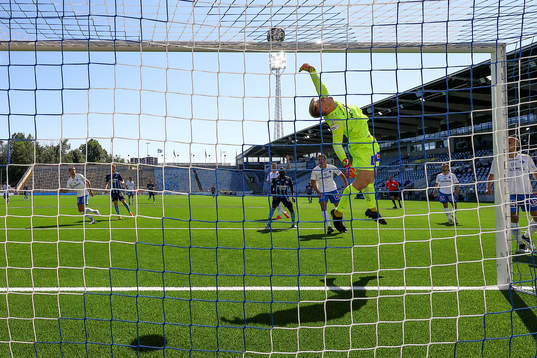 Räddning av IFK Norrköpings målvakt Isak Pettersson