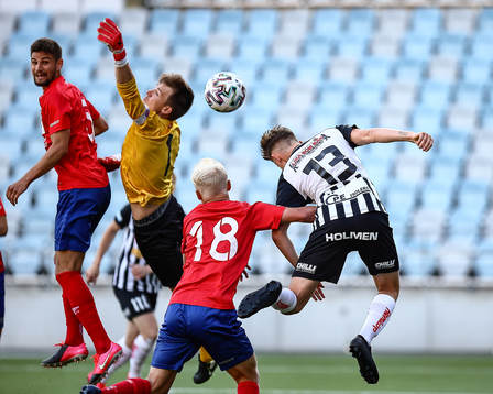 Karlslunds målvakt Jakob Kindberg och Sylvias Hadar