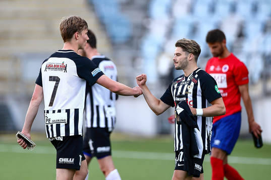 Sylvias Robin Frej och Ryan Binns jublar