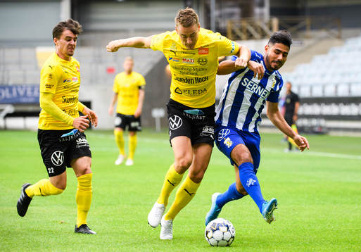 Mjällbys Jesper Gustavsson och Jesper Löfgren i en kamp