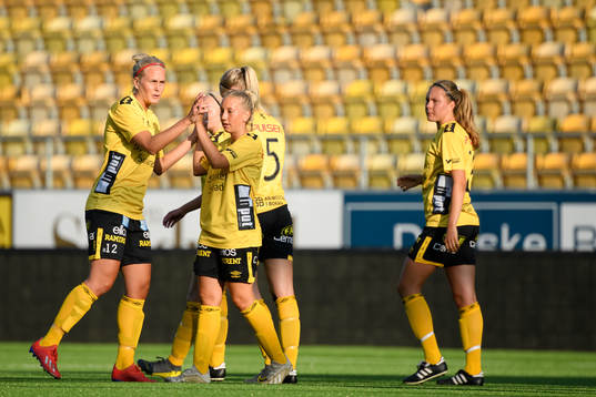 Elfsborgs Cornelia Andersson jublar med Ellen Larsson