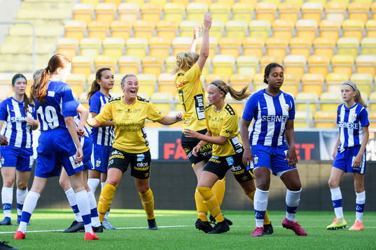 Elfsborgs Gabriella Uddh gör mål och jublar