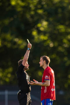 Domare Joakim Östling varnar Östers Månz Karlsson