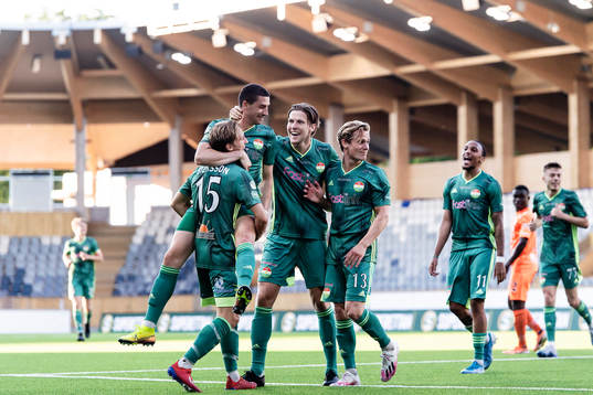 Dalkurds Irfan Jasarevic gör 3-0 och jublar med Daniel Stensson. Johan Stenberg, Hampus Finndell och Willie Clemons