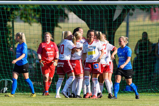 Halmias spelare jublar efter 0-1