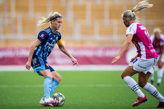 Djurgårdens Olivia Schough och Uppsalas Ellen Toivio