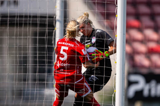 Eskilstunas målvakt Emelie Lundberg släpper in 1-0