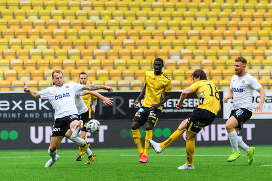 Elfsborgs Simon Olsson och Örebros Andreas Skovgaard
