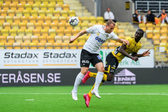 Elfsborgs Marokhy Ndione och Örebros Andreas Skovgaard