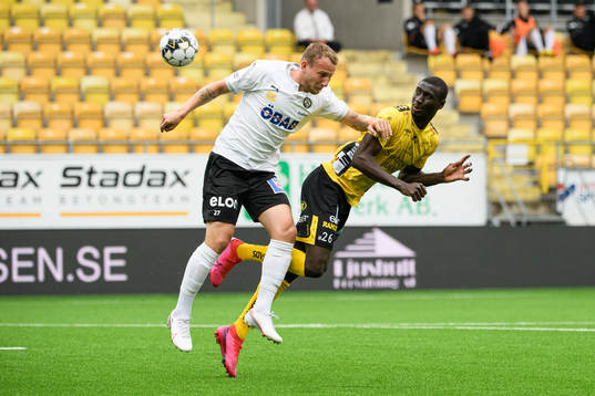 Elfsborgs Marokhy Ndione och Örebros Andreas Skovgaard