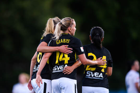 s Adelisa Grabus jublar efter 2-0 under fotbollsmatchen i Elitettan mellan AIK och Älvsjö den 1 juli 2020 i Stockholm.