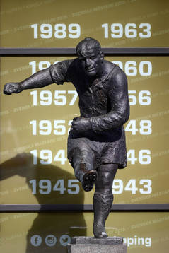 Gunnar Nordahl-statyn före fotbollsmatchen i Allsvenskan