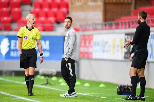 Domare Adam Ladebäck, Östersunds tränare Ian Burchnall