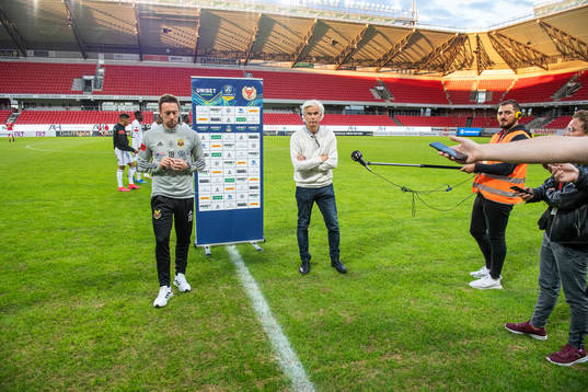 Kalmars tränare Nanne Bergstrand och Östersunds tränare Ian Burchnall