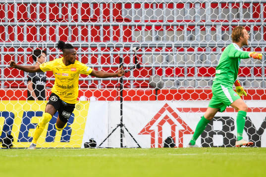 Mjällbys Mamudu Moro jublar