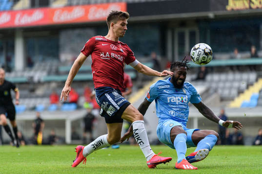 Örgrytes Daniel Paulson och AFC Eskilstunas Abdel Rhamane