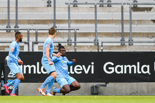 AFC Eskilstunas Samuel Nnamani jublar