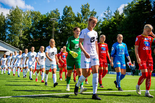 Goalkeeper Teagan Micah and Helene Gloppen of Arna-Bjørnar ahead of the Toppserien football match between Røa and Arna-Bjørnar on July 4, 2020 in Oslo.