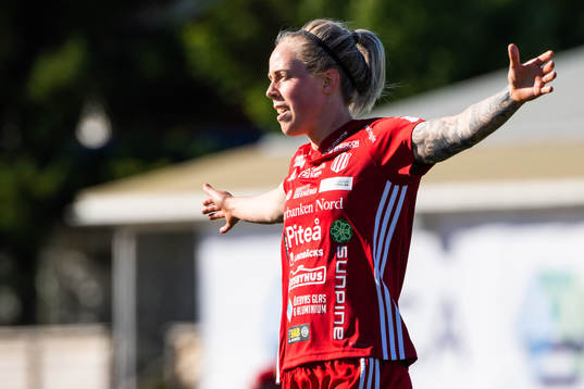 Piteås Cecilia Edlund jublar efter 1-0