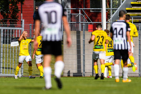 Lunds Jesper Möller jublar med lagkamrater efter 4-4