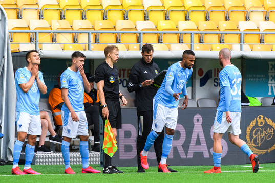 Malmö FFs Jonas Knudsen, Tim Prica och Isaac Kiese Thelin byts in och Jo Inge Berget går av