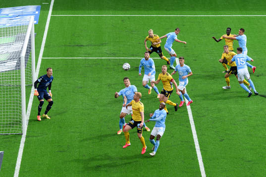 Malmö FFs Arnór Traustason och Fouad Bachirou