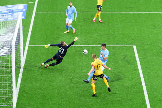 Malmö FFs målvakt Johan Dahlin och Anel Ahmedhodzic