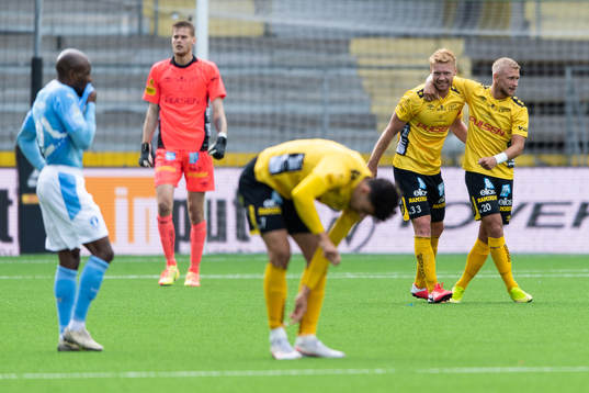 Elfsborgs Sivert Heltne Nilsen och Simon Strand jublar