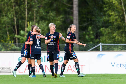 Linköpings Johanna Alm, Ronja Karlsson Törnborg, Nilla Fischer och Lisa Hurtig jublar