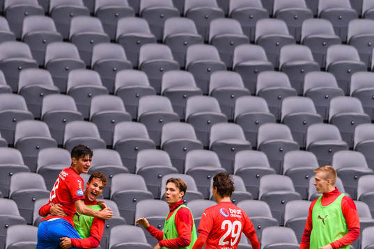 Helsingborgs Armin Gigovic jublar med lagkamrater