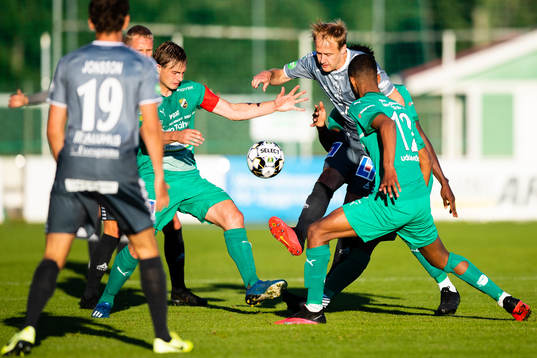 Brages Oscar Lundin mot Ljungskiles Linus Dahl och Mirad Garza