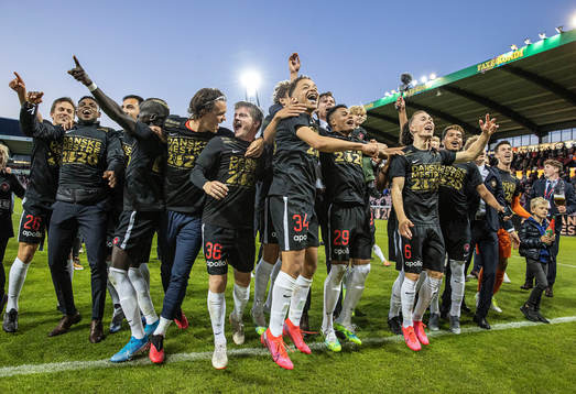  [DK=20200709: Spillerne fra FC Midtjylland fejrer det danske mesterskab]