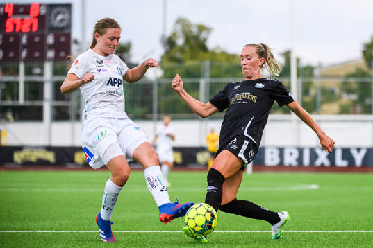 Växjös Emelie Henriksen och Göteborgs Julia Roddar