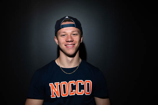 Frölundas Lucas Raymond blir intervjuad