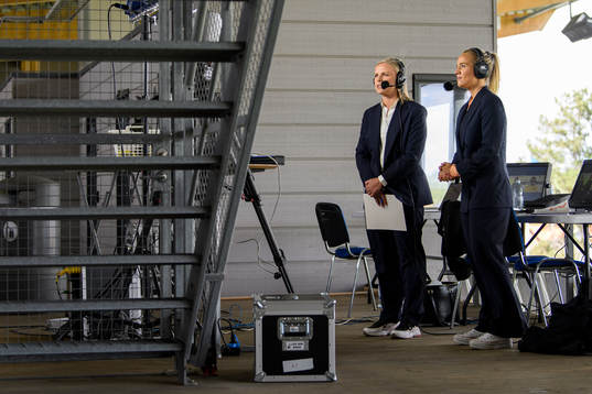 s kommentatorer Petra Svensson och Irma Helin