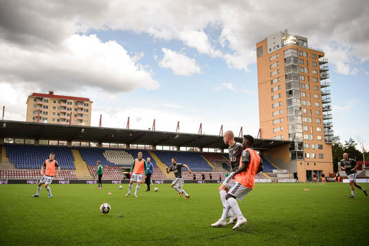 Brages Robbin Sellin och Kristian Andersen värmer upp