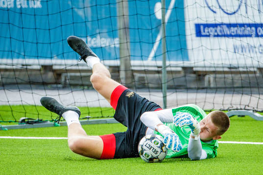 Västerås målvakt Sebastian Selin innan fotbollsmatchen i Superettan  mellan Västerås SK och Ljungskile den 12 juli 2020 i Västerås.