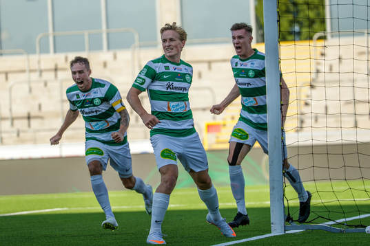 Jubel efter Västerås Västerås Douglas Karlberg 2-1 mål