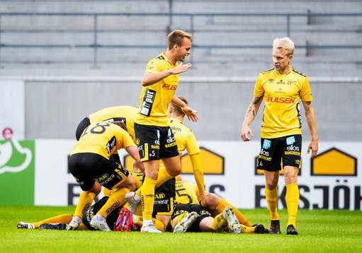 Elfsborgs spelare jublar efter Samuel Holméns 1-2 mål