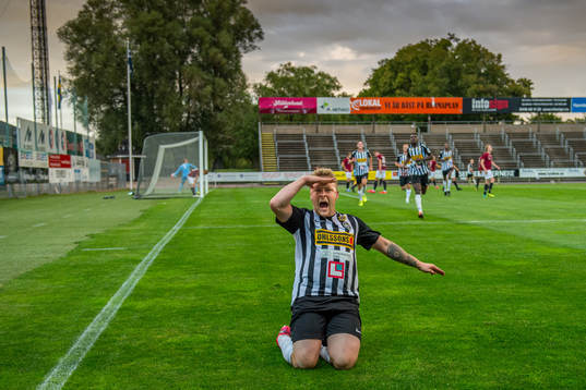 Landskronas Niklas Nielsen jublar efter sitt 1-0 mål